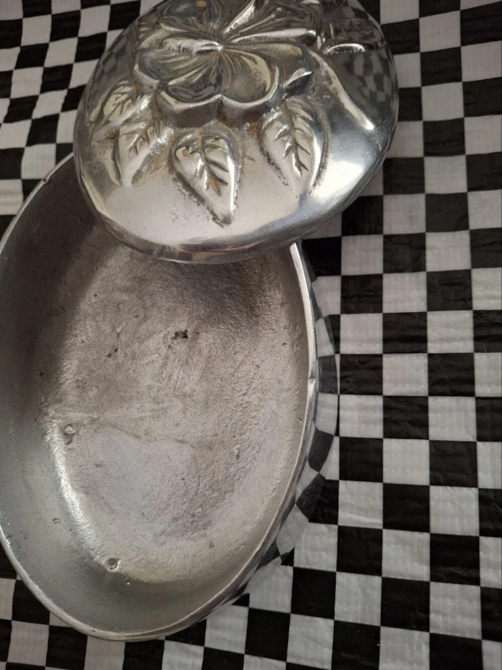 Pewter Floral Embossed Jewelry Trinket Box - Decorative Lidded Organizer